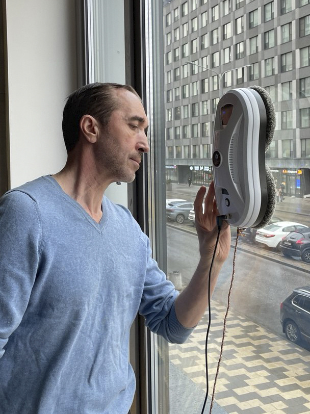 Ваш покорный слуга с роботом Cleanbot Ultraspray