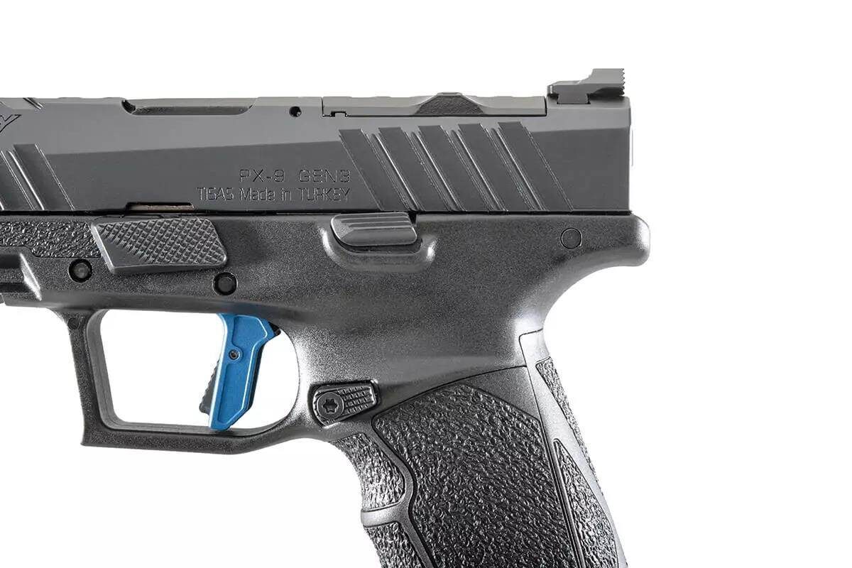 Выемка на спусковой скобе и "бобровый хвост" снижают отдачу. Специальный выступ на рычаге упрощает разборку. Алюминиевый спусковой крючок с плоской поверхностью удобен для нажатия.