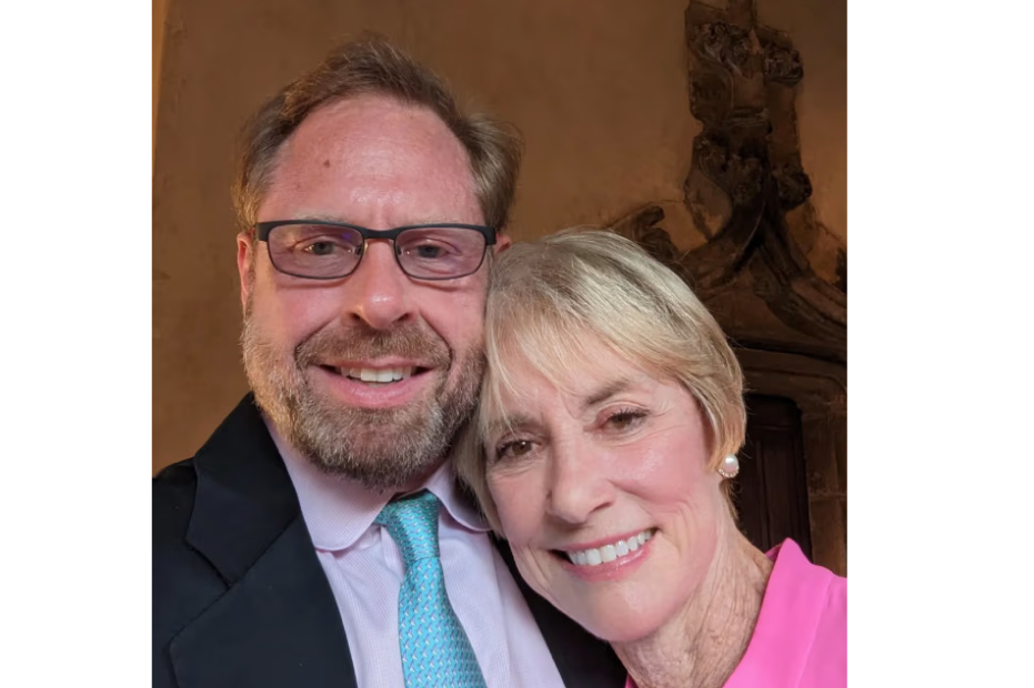 The Wall Street Journal📷Стайн-Эрик Солберг со своей матерью Сюзанной Адамс