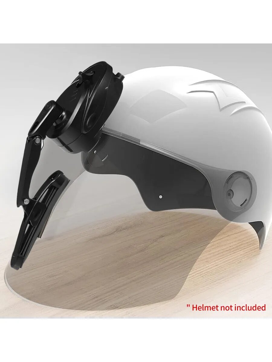 Дворник на шлеме крупным планом