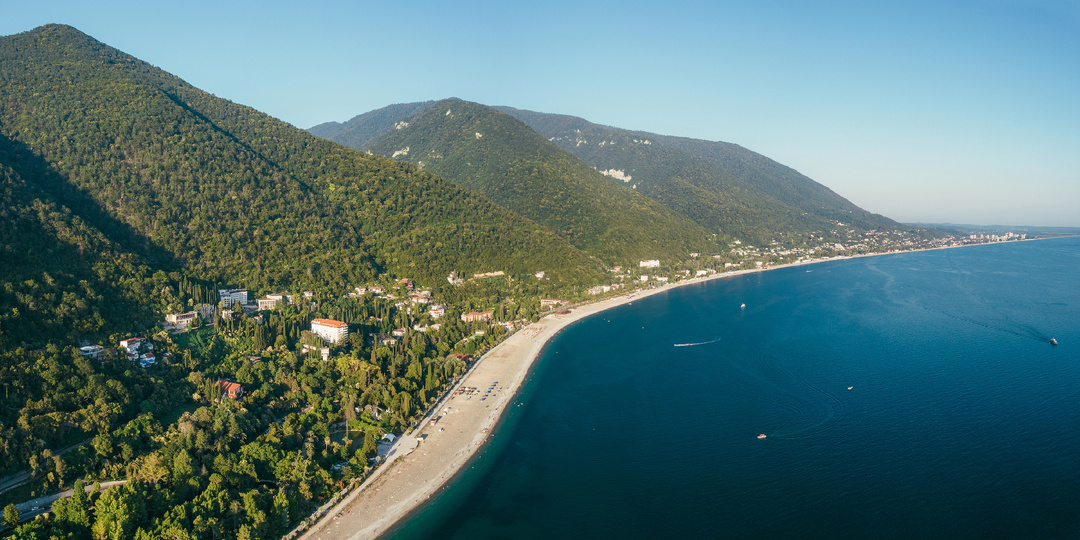 Гагра: всё, что нужно знать о самом популярном курорте Абхазии