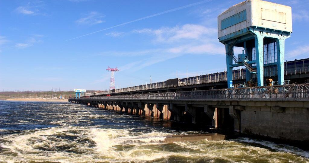 Половодье в Балаковском районе: на Саратовской ГЭС в связи с повышенной водностью открыты водосбросы