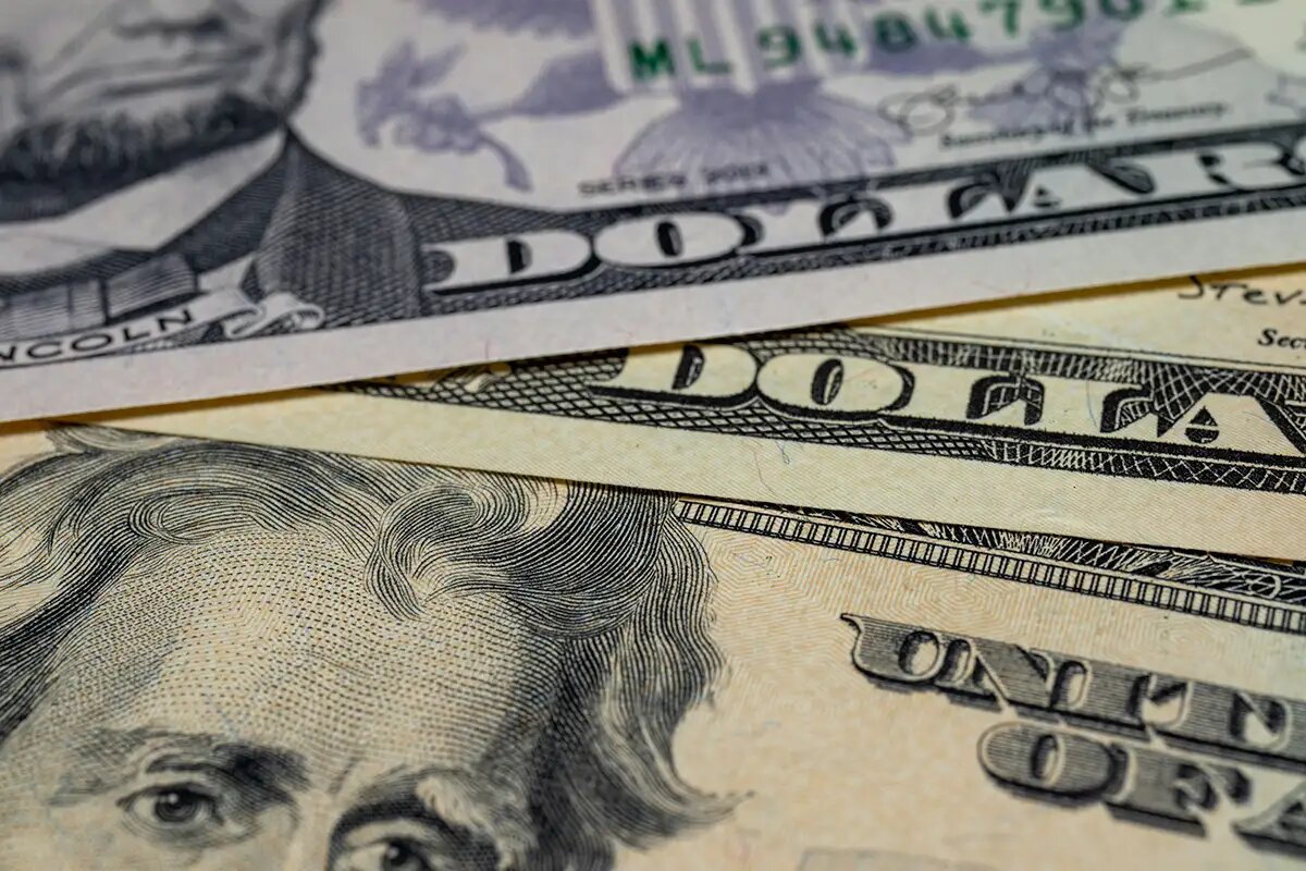    Доллары США. © unsplash.com / Andrew Dawes