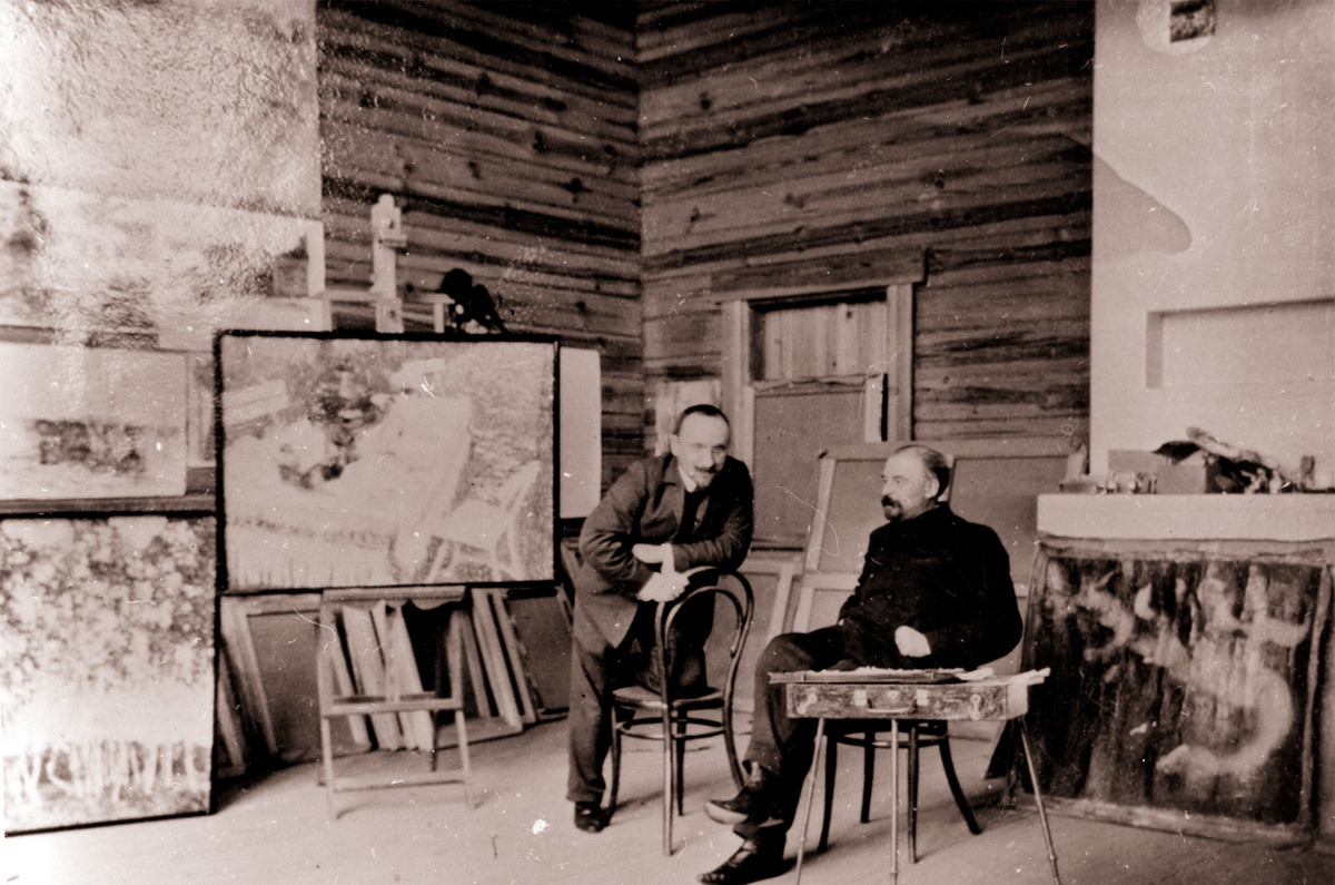 Игорь Грабарь и Василий Переплетчиков в мастерской. Дугино. 1904 год