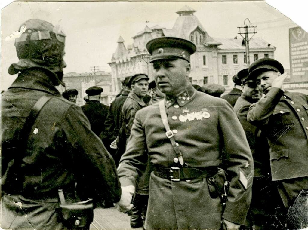 Генерал армии И.Р. Апанасенко на параде. Хабаровск, 7 ноября 1941 г.