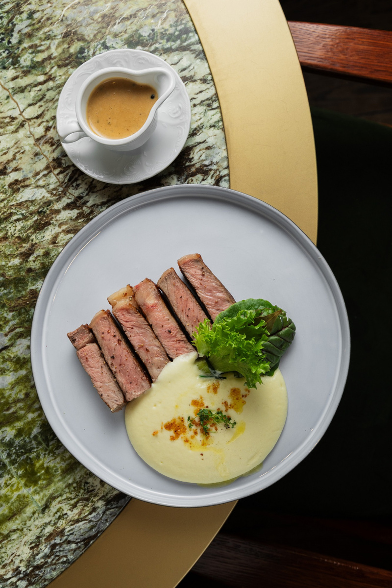 Антрекот с картофельной эспумой