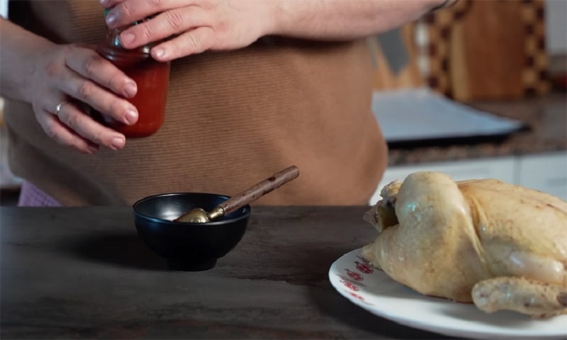Как вкусно запечь замороженную курицу без разморозки: секреты ароматного и быстрого ужина