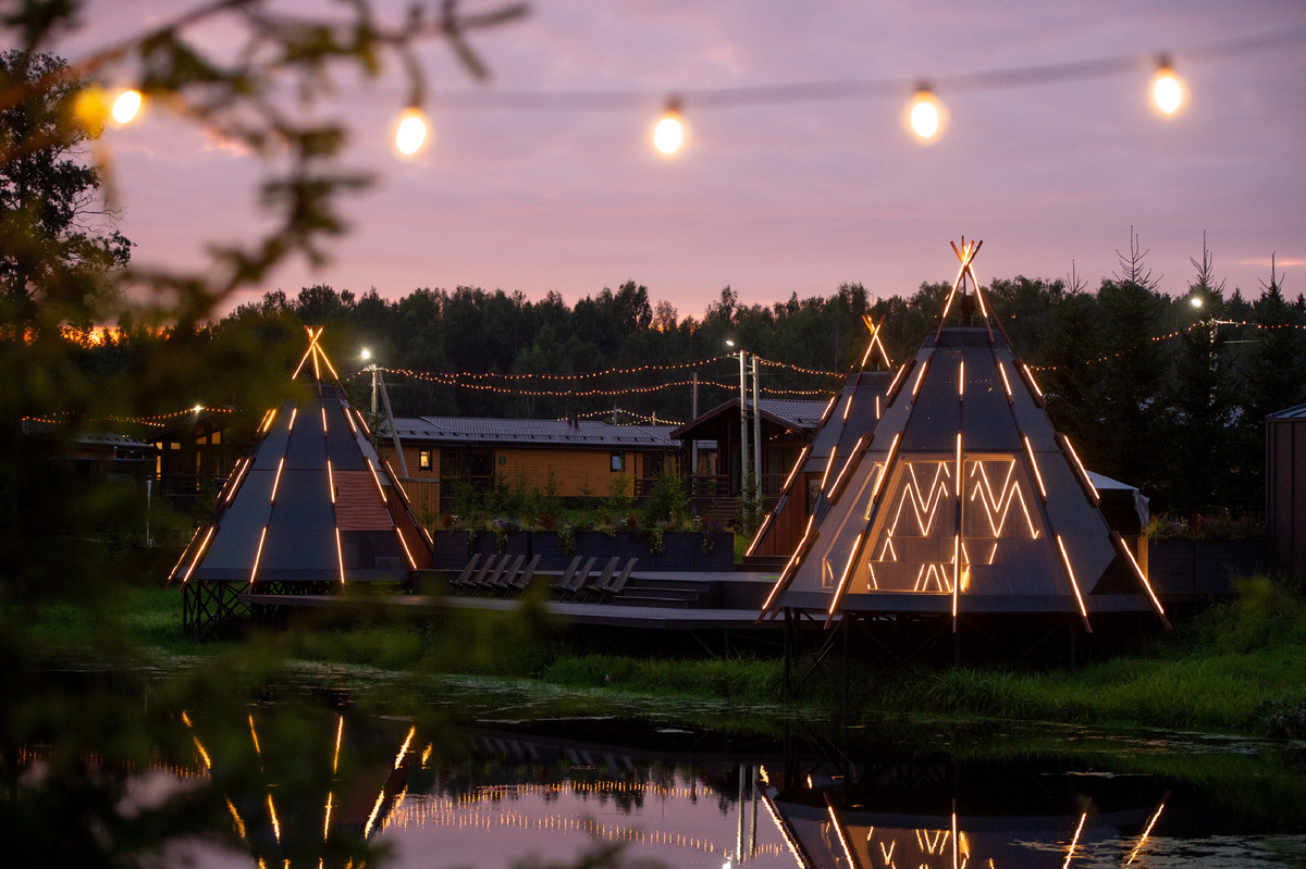 Спа зона Бухлово СПА в закате. 