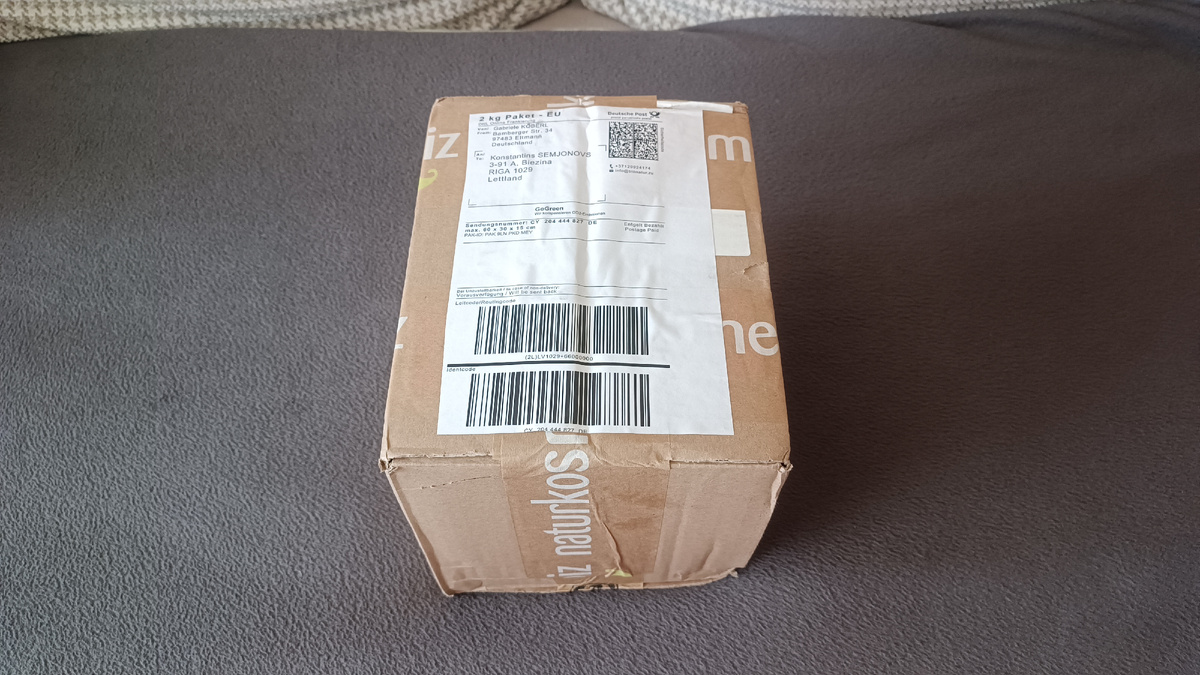 Компактная коробка, пришла без повреждений.