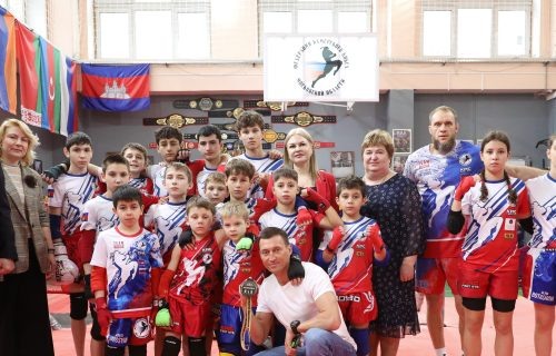 Глаза горят, когда в руках — золото Сочи! Олимпийский чемпион Александр Легков на один день стал наставником для юных долгопрудненцев