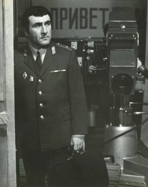 Леонид Каневский на съёмках фильма «Следствие ведут знатоки», 1974