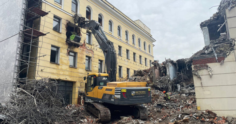 За особняком Морозова на «Арбатской» сносят исторический дом для строительства ЖК