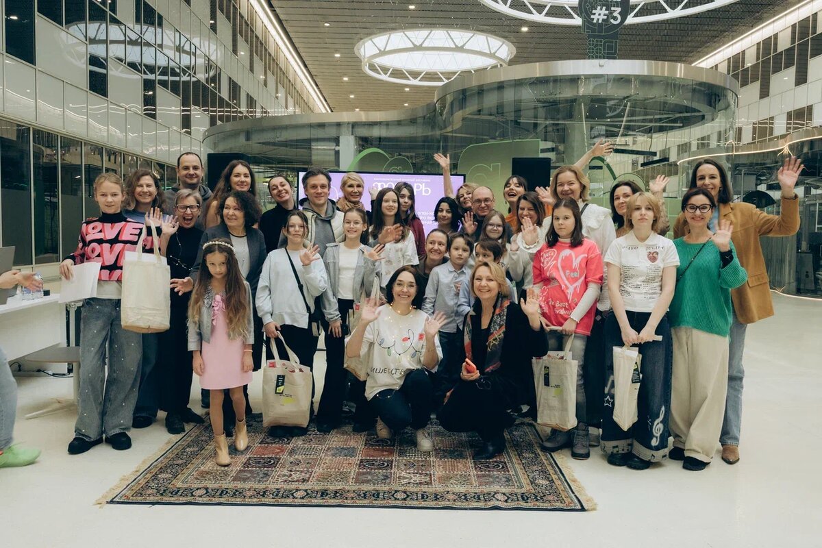 Студенты гимназии Сколково, педагоги и родители на фестивале "Фонарь"  