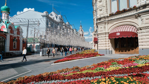 Синоптик Позднякова предсказала дождливую погоду на майские праздники в Москве