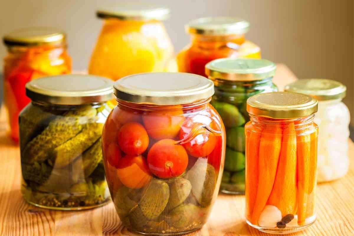 Почему солёные продукты вызывают отёки, и как этого избежать?