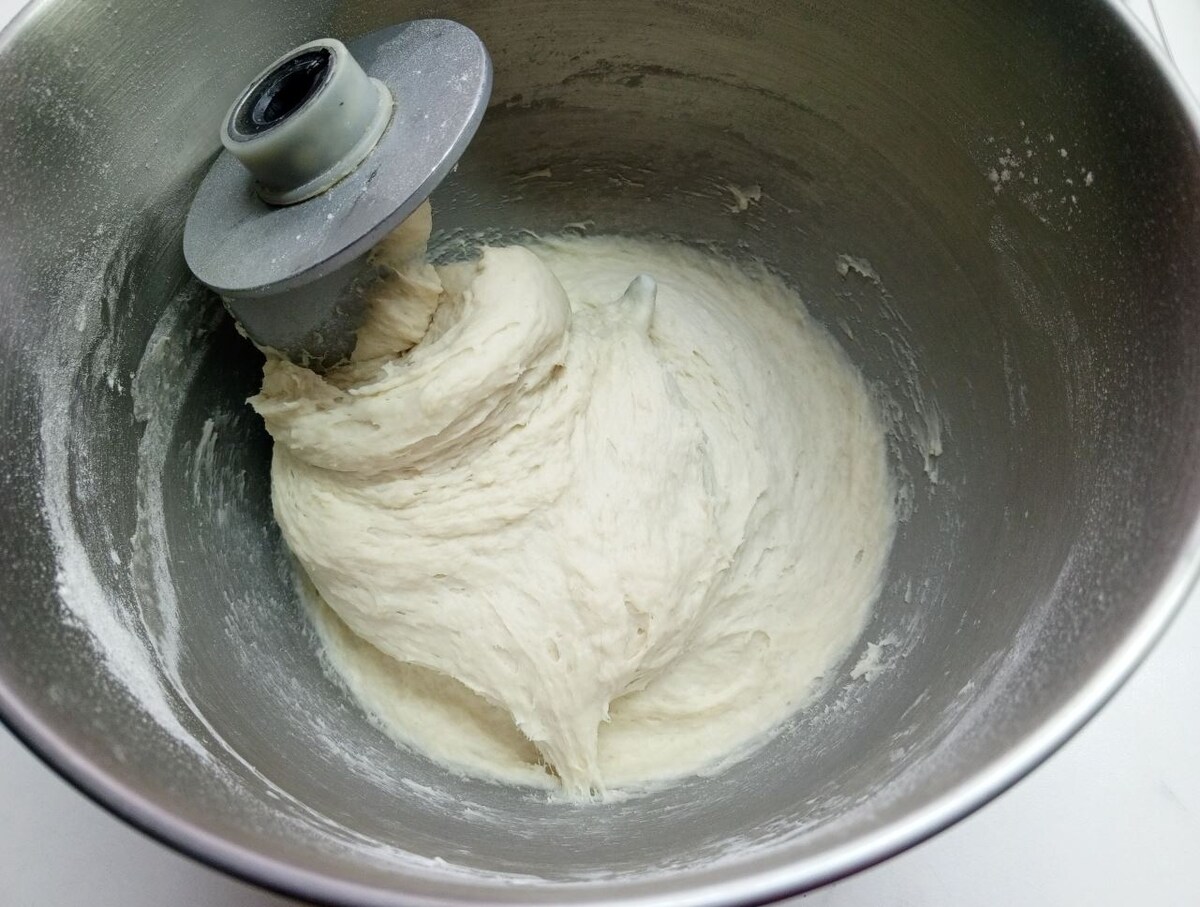 Вот такая консистенция теста должна быть - оно намотано на крюке