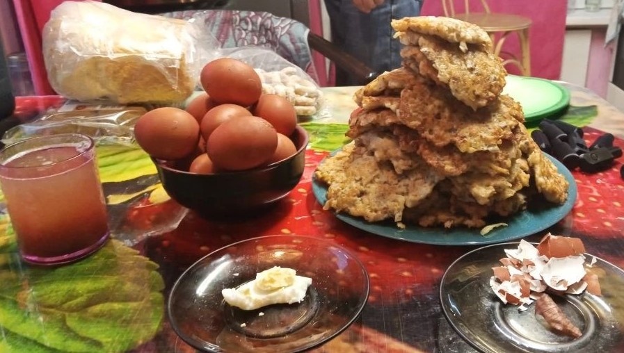 Фото Автора - наш Пасхальный стол в этом году. 