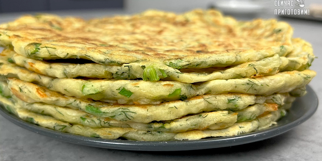 Все смешала и на сковородку: ленивые сырные лепешки, которые вкуснее любого пирога!