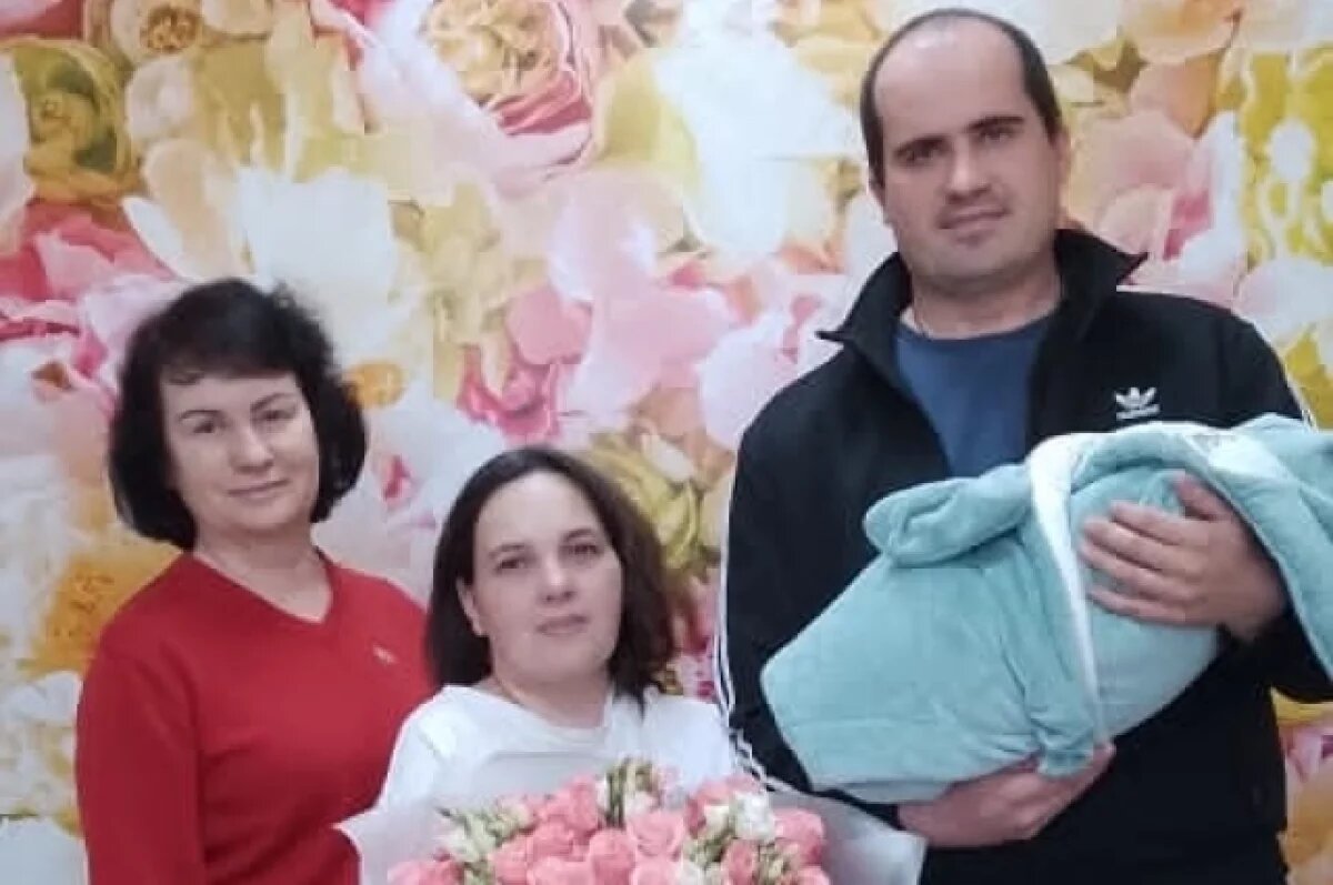    «Усыновившую» бомжа челябинку Валю Гулицыну выписали из роддома с 3 малышом