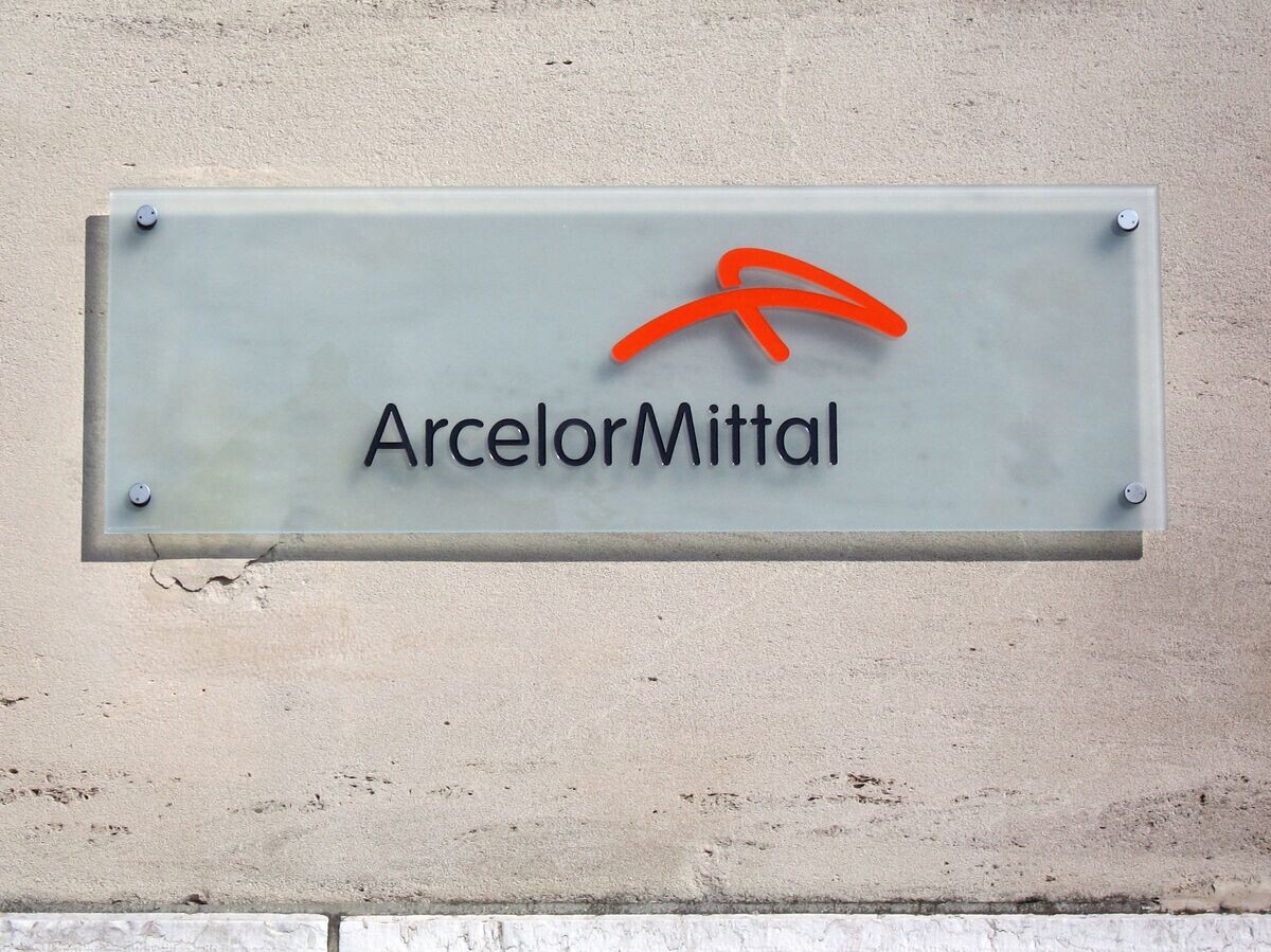    Вывеска на штаб-квартире металлургической компании Arcelor-Mittal© РИА Новости . РИА Новости