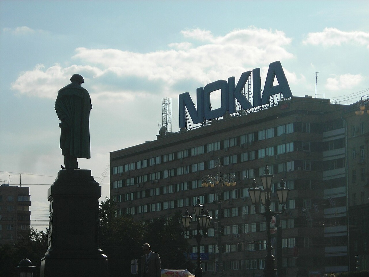 На пике Nokia стоила $250 миллиардов и контролировала 40% мирового рынка телефонов. Казалось, эта империя непотопляема. Казалось