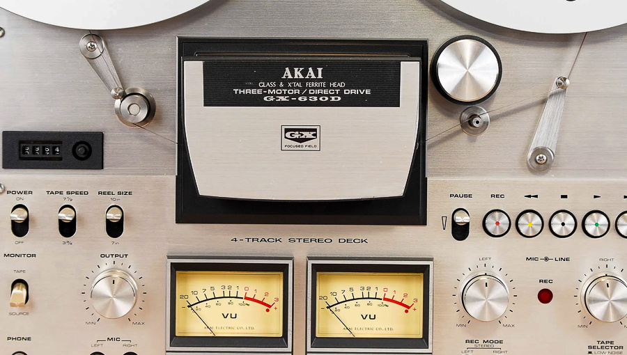 Бренд известен, в том числе, по легендарным катушечным и кассетным магнитофонам (Источник: hqaudios.com)