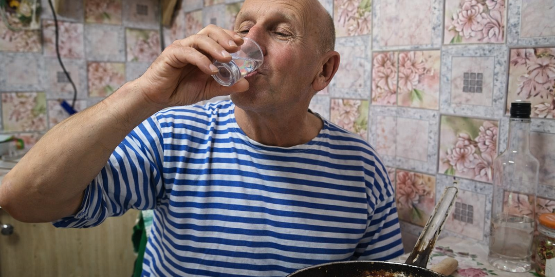 Вы неправильно пьете водку: 7 ошибок, которые портят вкус и самочувствие