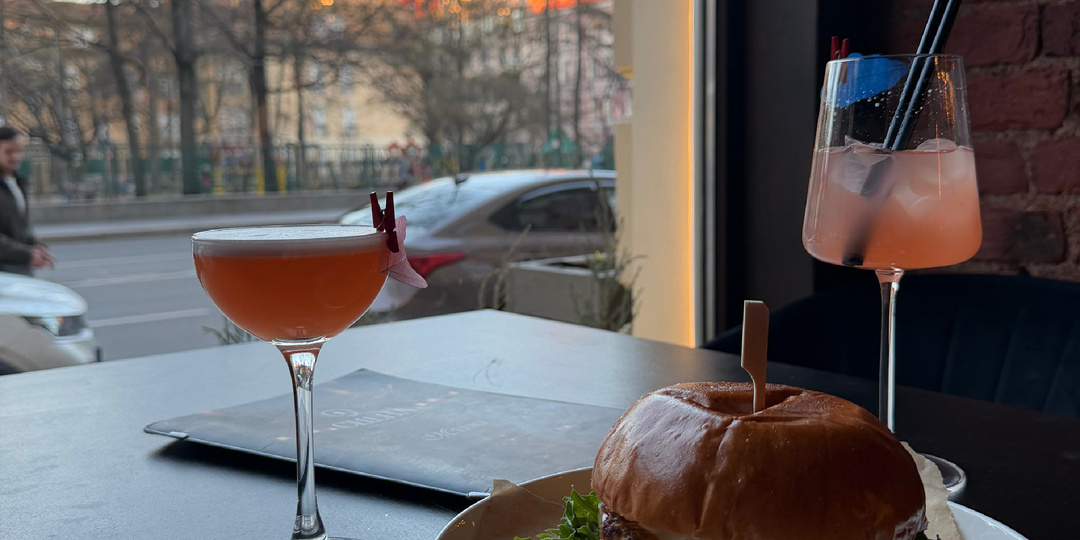 Я думала это обычный бар. Ошиблась — и меня втянули в шоу