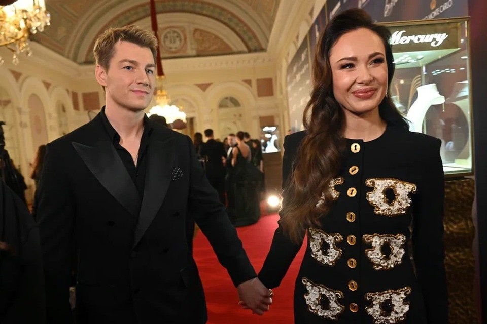    На звёздной дорожке Аида появилась с артистом Алексеем Воробьёвым Евгения ГУСЕВА