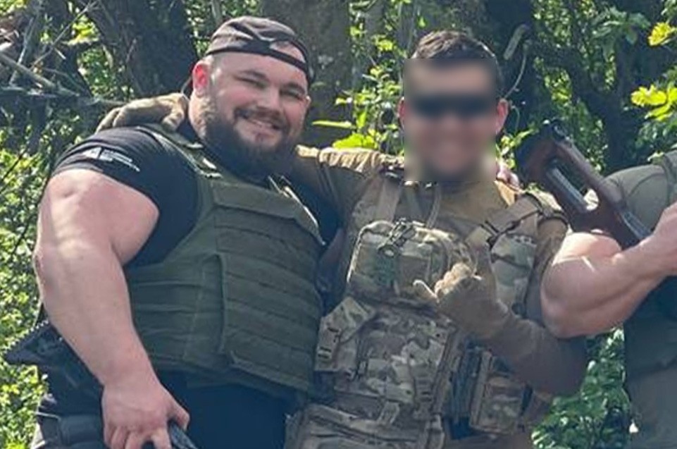    Когда сослуживцы увидели широкие фигуры в лесу, то начали шутливо спрашивать: «Слушай, а что это там за медведи бродят?» Фото: предоставлено "КП"