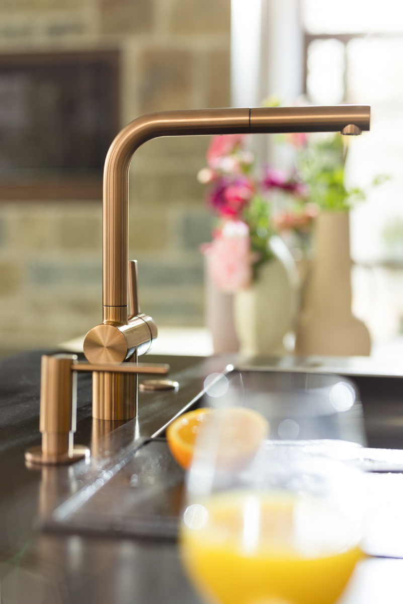 Смеситель Franke Atlas Neo с выдвижным изливом из нержавеющей стали с PVD покрытием