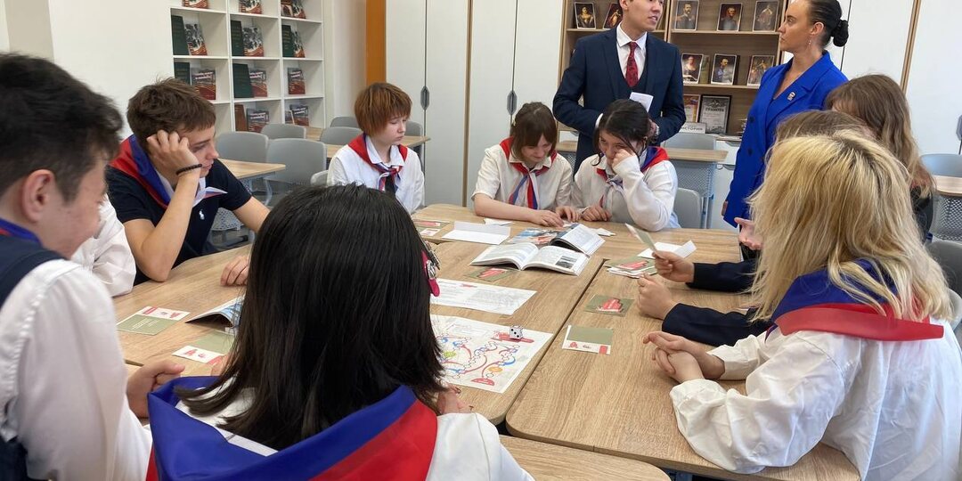 Сегодня наша съёмочная группа вместе с депутатом Анной Дунаевой побывала в заветинском корпусе Образовательного комплекса №11