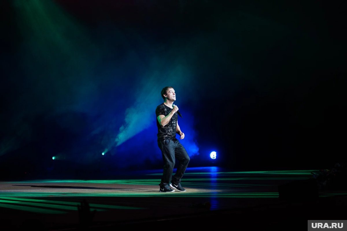     Песню «Седая ночь» исполнял солист группы «ласковый май» Юрий Шатунов