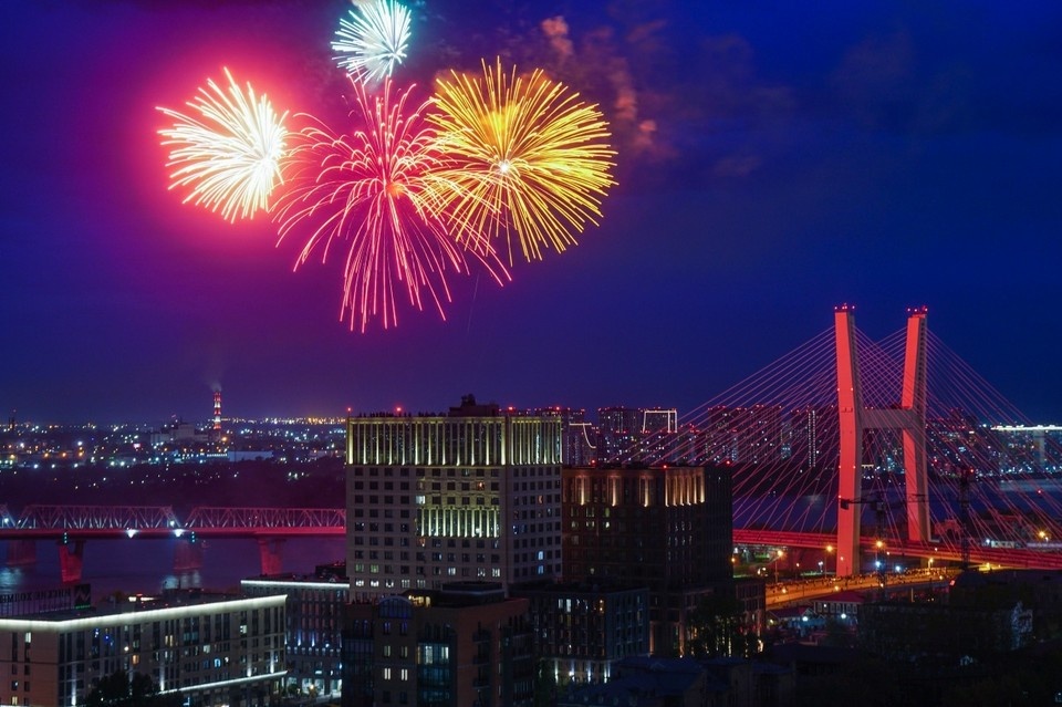    Салют начнется в 22.00. Евгений КОЧКИН