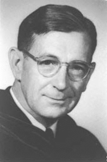  
Артур Пауэлл Дэйвис (Reverend Davies).