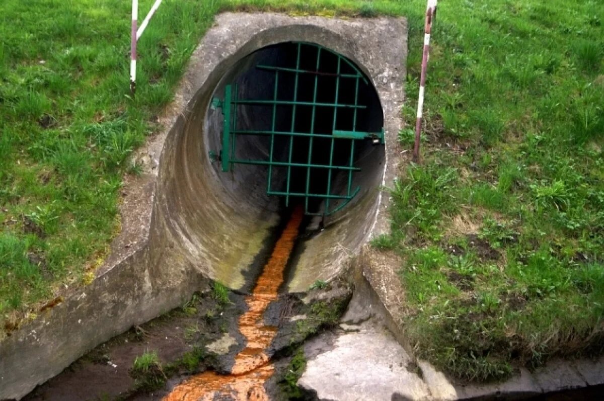    Тамбовские коммунальщики сливали нечистоты из коллектора прямо в реку