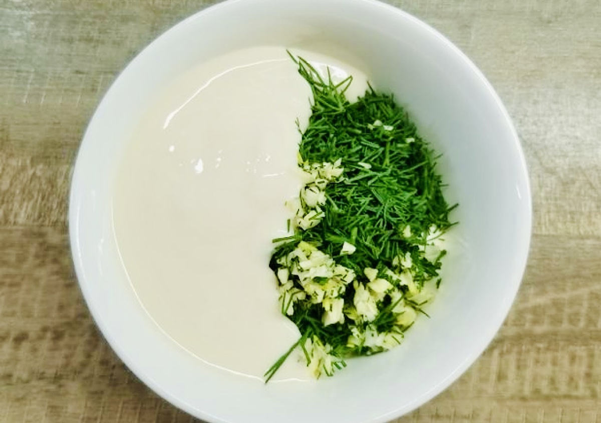 Фото: Шаверма по-питерски с соусом и3 ряженки  F food.ru