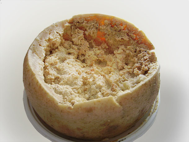 Сыр «Кассу Марцу». Жителям Сардинии червячки не помеха