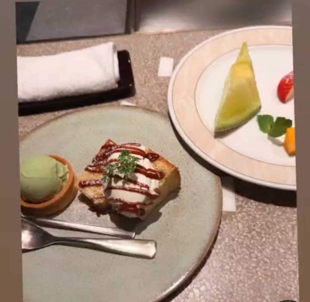 Тэхён в IG Story:: Я приехал в Токио! Кто хочет прийти на наш концерт — поднимите руку