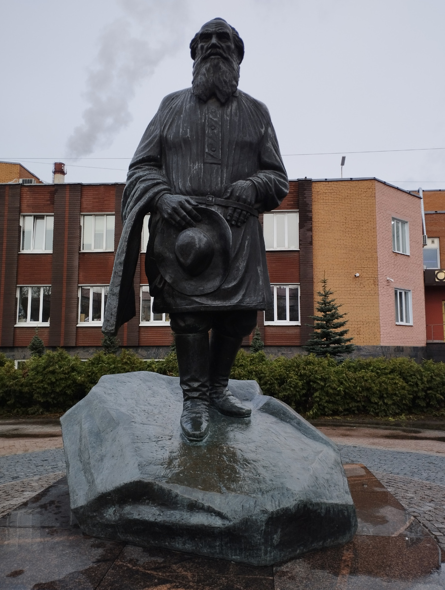 Памятник Льву Николаевичу Толстову в Подольске (ФОТО АВТОРА)