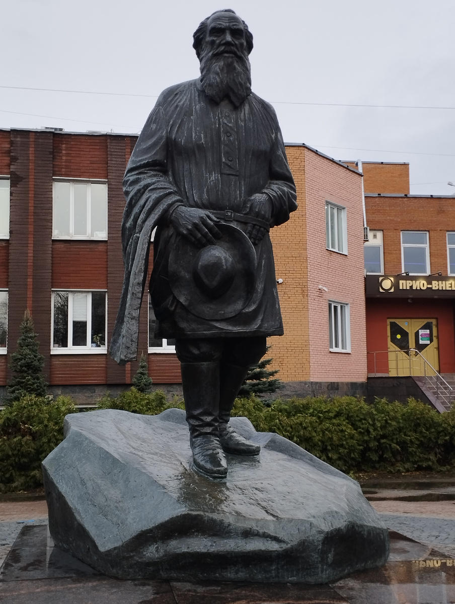 Памятник Льву Николаевичу Толстову в Подольске (ФОТО АВТОРА)