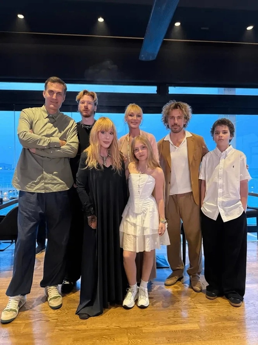    Близкие прилетели на Кипр к Пугачевой Личная страница героя публикации в соцсети