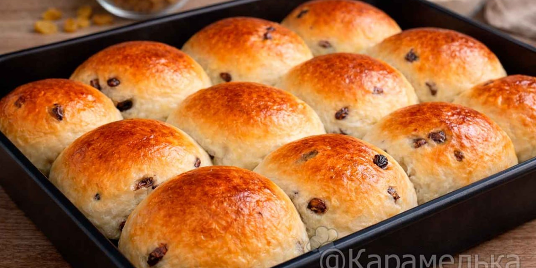 Те самые булочки с изюмом — мягкие, тёплые, как из детства