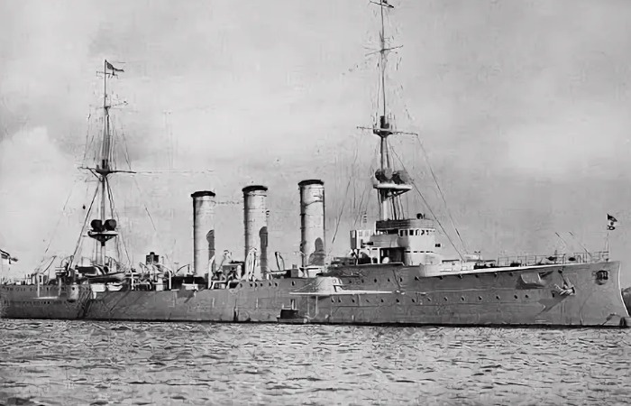 Крейсер Эмден, построенный в 1908 году.