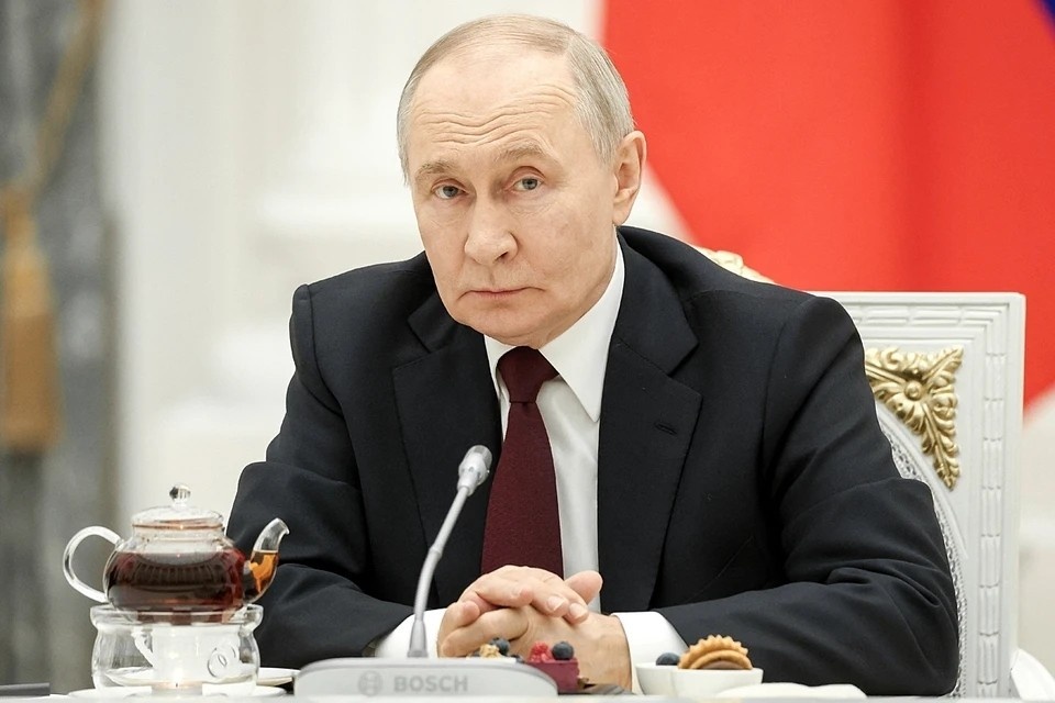    На совещании по экономике Владимир Путин обратился к россиянам REUTERS