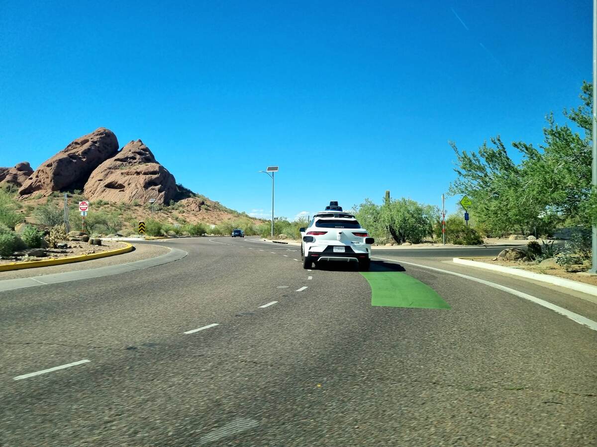 едем на беспилотном такси в Сад Кактусов,  Аризона 