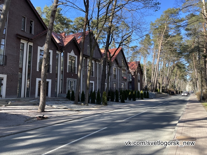 Светлогорск, новые таунхаусы на улице Штрауса