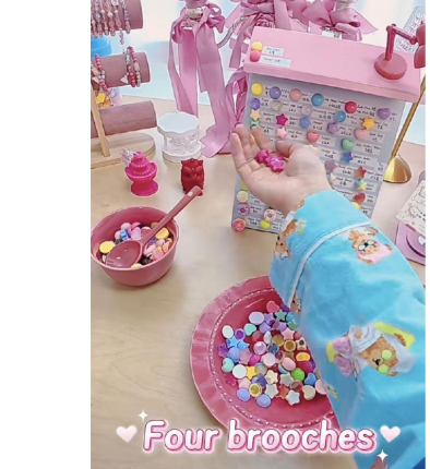 Вот другой продавец, надо сделать милый столик и носить милые вещи