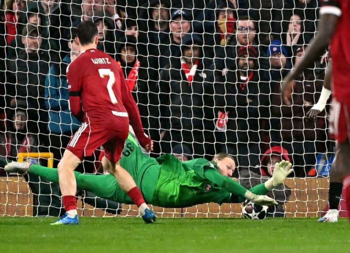     В Foot01 оценили игру Сафонова на «Энфилде»: гарантировал себе место в основе до конца сезона