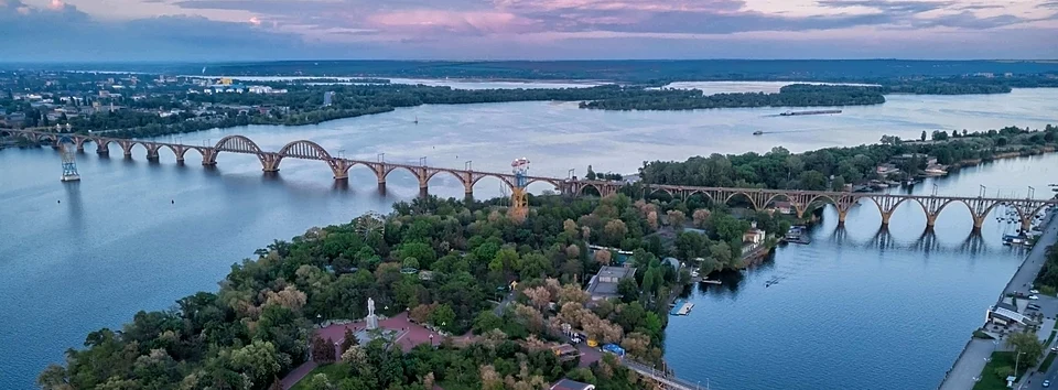 Фото с сайта https://ru.wikipedia.org/wiki/%D0%94%D0%BD%D0%B5%D0%BF%D1%80_(%D0%B3%D0%BE%D1%80%D0%BE%D0%B4). Взято с Яндекс.Картинки